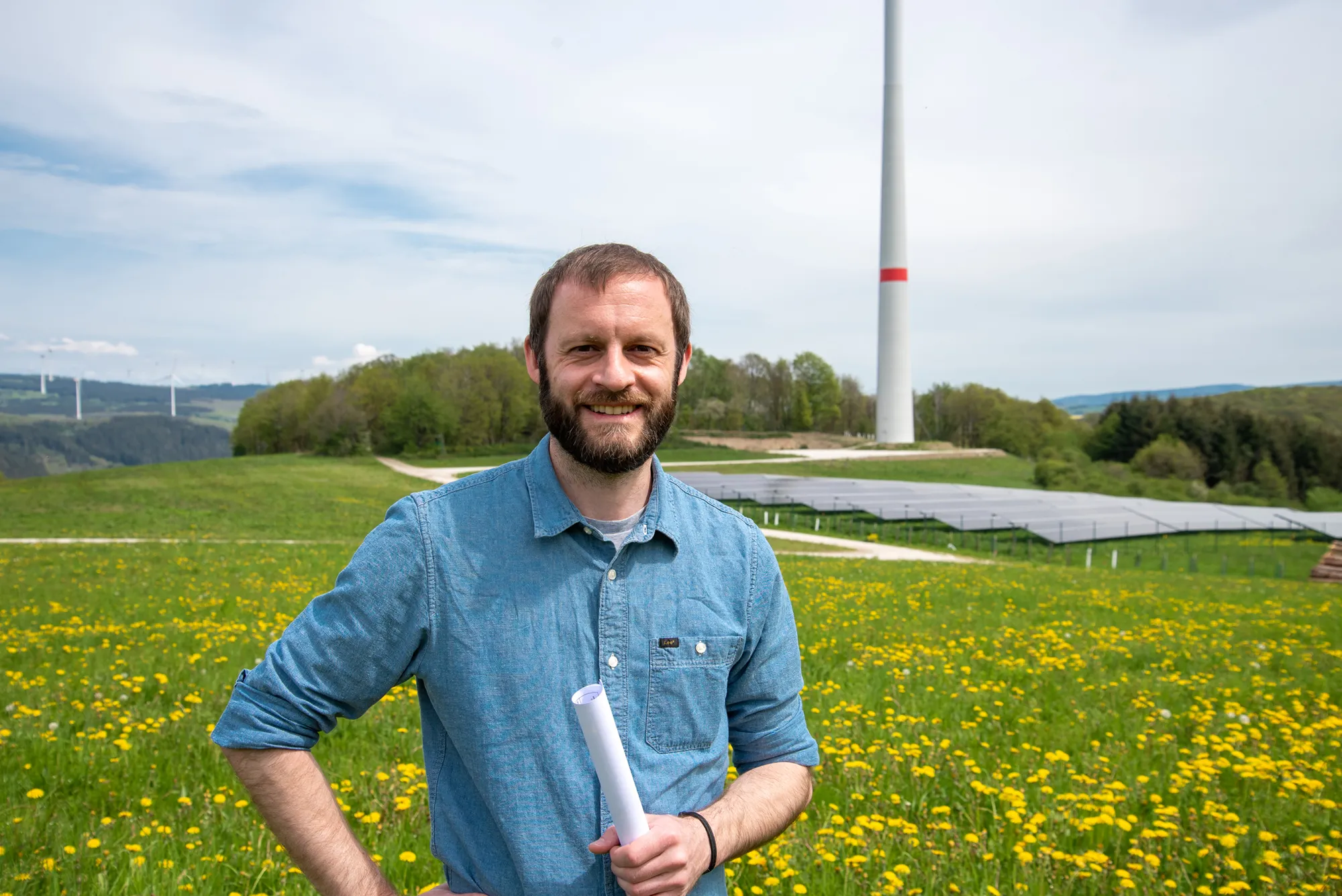 Projektentwickler auf einer Wiese