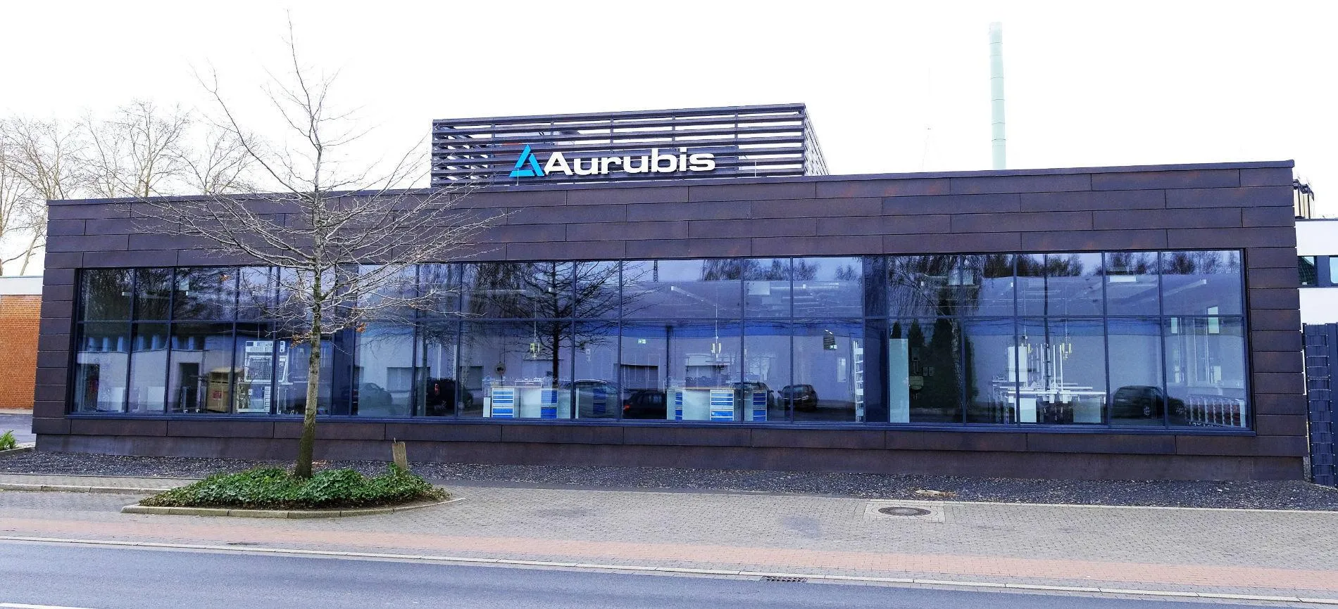 Aurubis-Gebäude mit verglaster Front