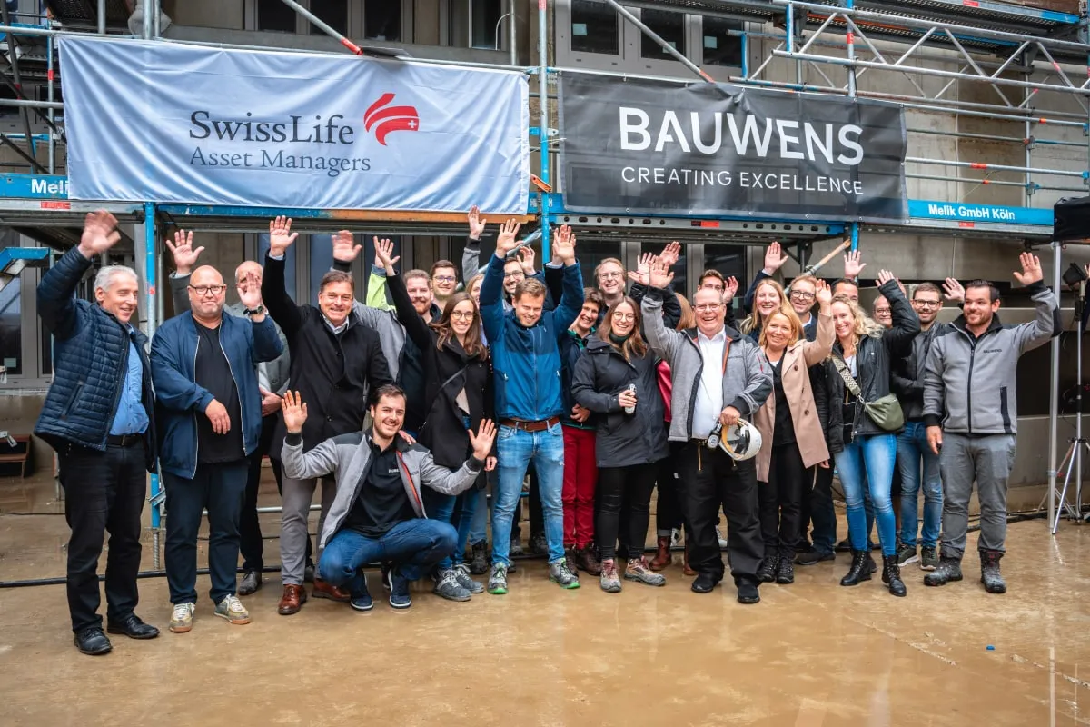 Richtfestfeier mit Bauwensmitarbeiterinnen