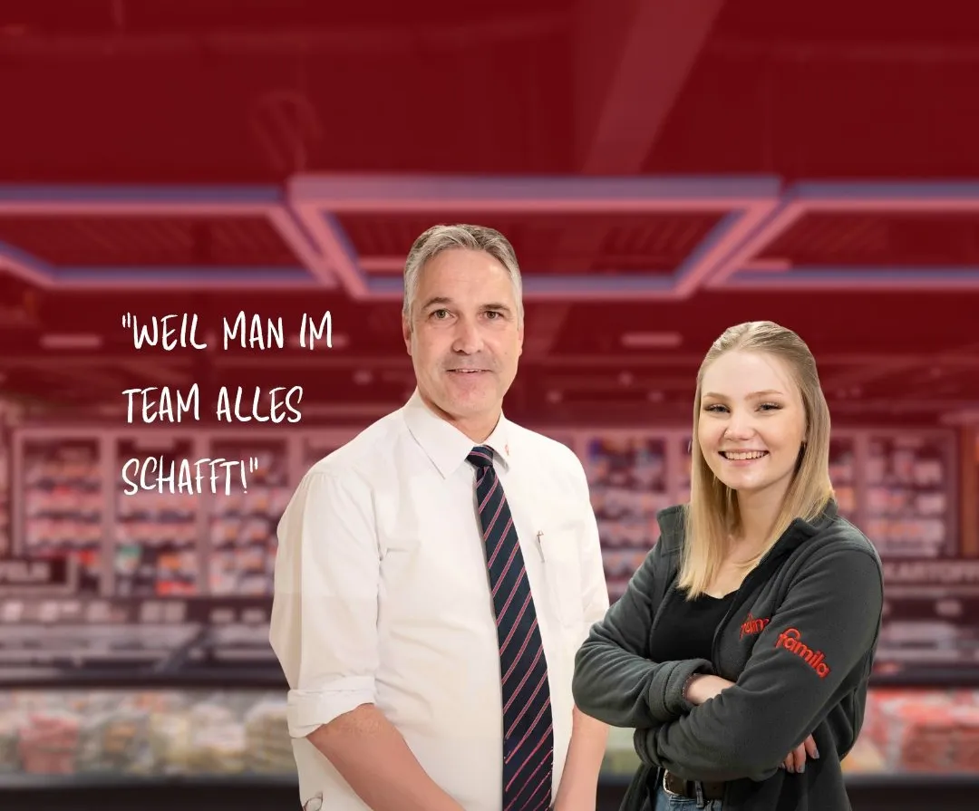 Mitarbeiter von famila lächeln in einem Geschäft, mit dem Slogan "Weil man im Team alles schafft!".