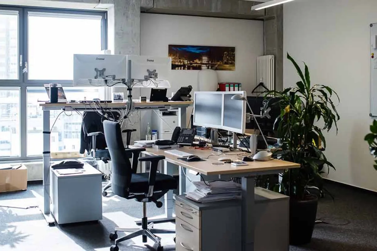 Schreibtische im Büro