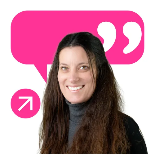 Smiling woman in casual office attire with a pink speech bubble and quote marks in the background, inviting you to join the IT team at collaboration Factory AG.