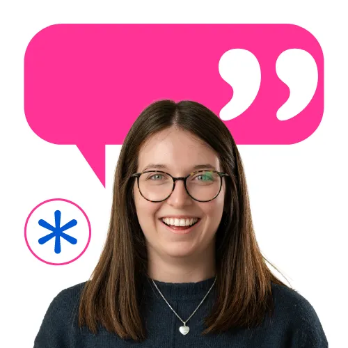 Smiling woman with glasses in front of a bright speech bubble, representing friendly team spirit at collaboration Factory AG.