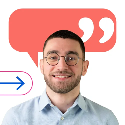 Smiling young man in glasses with a speech bubble and arrow, suggesting open communication at collaboration Factory AG.