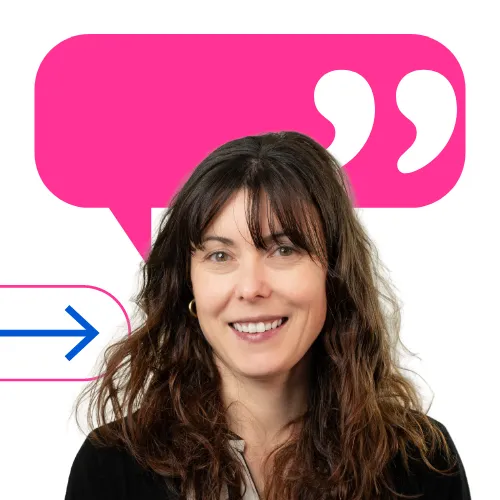 Smiling woman in front of a pink speech bubble, representing open communication at collaboration Factory AG.