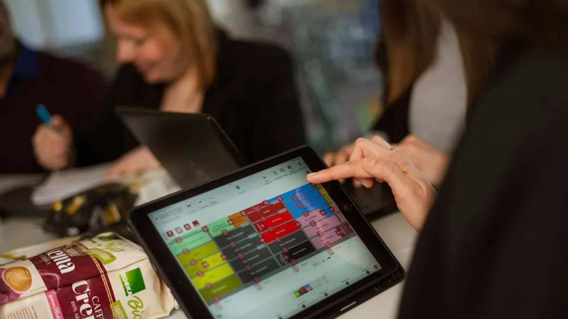Du arbeitest im Team, planst digital den Einsatz im EDEKA-Markt und nutzt moderne Technik im Einzelhandel.