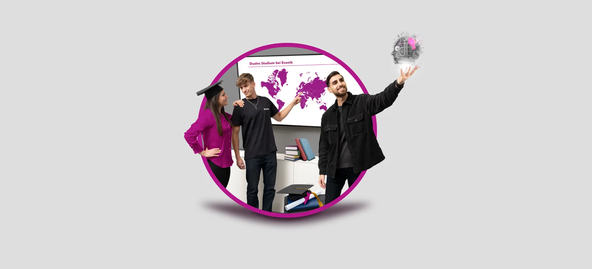 Junge Menschen in Evonik-Arbeitskleidung arbeiten gemeinsam in einer modernen Industriehalle, einer bedient ein digitales Display.