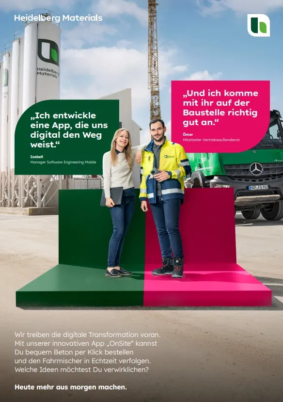 Zwei Mitarbeiter von Heidelberg Materials stehen auf einer Baustelle. Eine Frau hält ein Tablet, ein Mann trägt Arbeitskleidung.