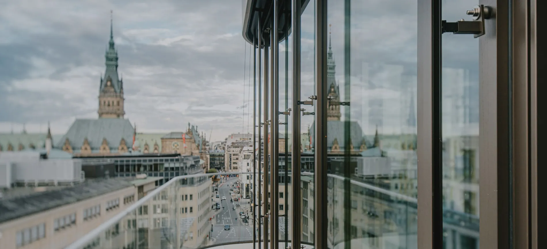 Aussicht aus dem Büro auf Hamburg