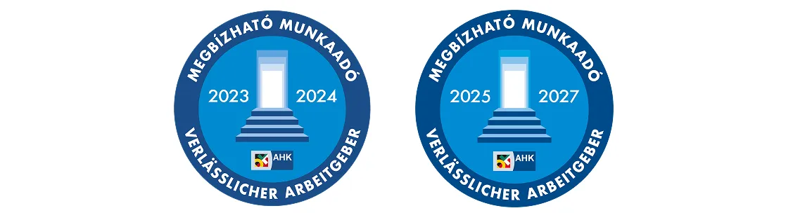 Bélyegző 'Megbízható Munkaadó' felirattal, 2023-2024, kék körben lépcső és AHK logó.