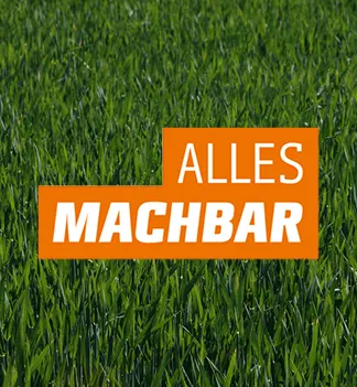 Schild 'Alles machbar' auf grünem Gras