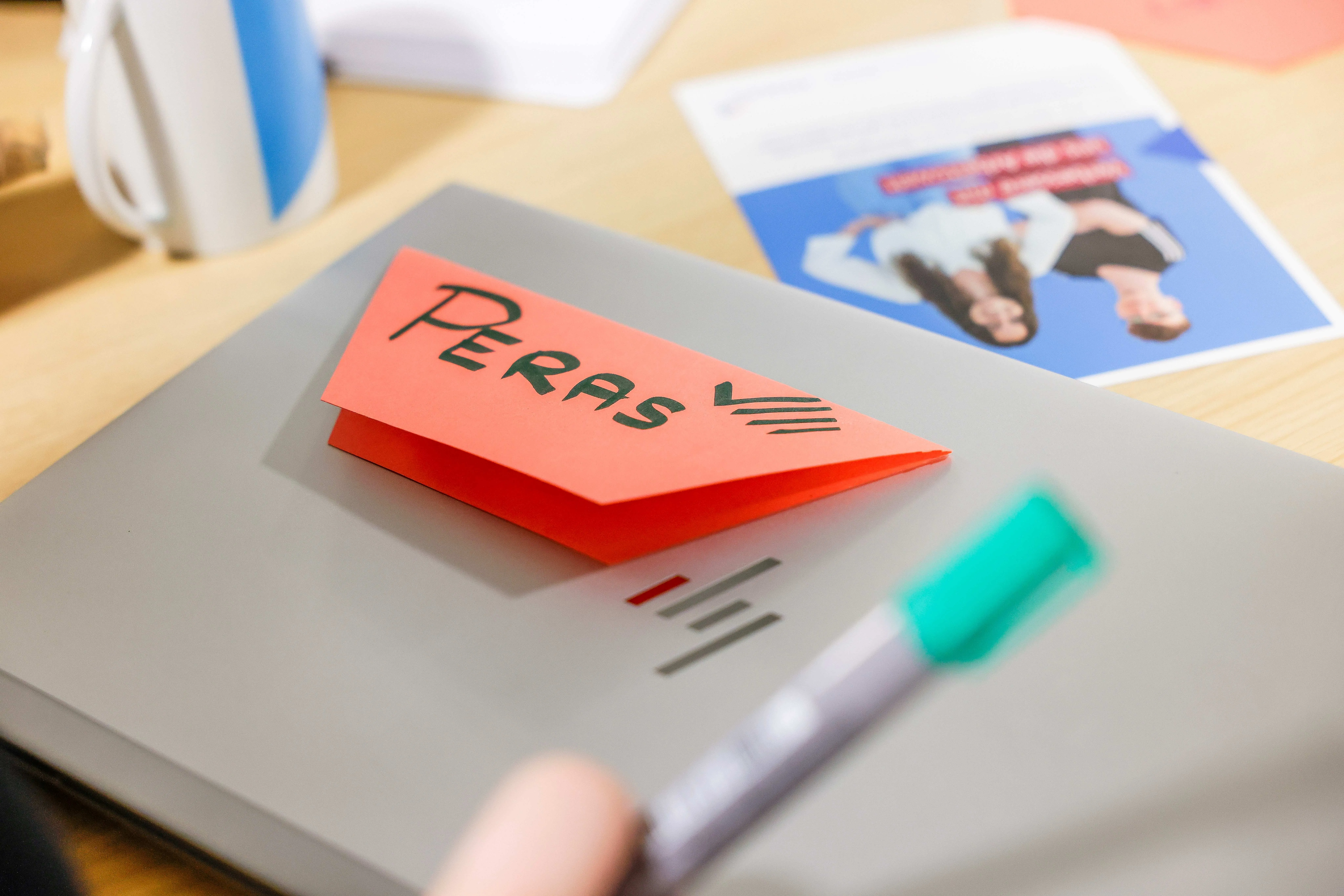 Ein einfaches Kalender-Icon, das auf der Karrierewebsite von Peras GmbH für Personalservices verwendet wird.