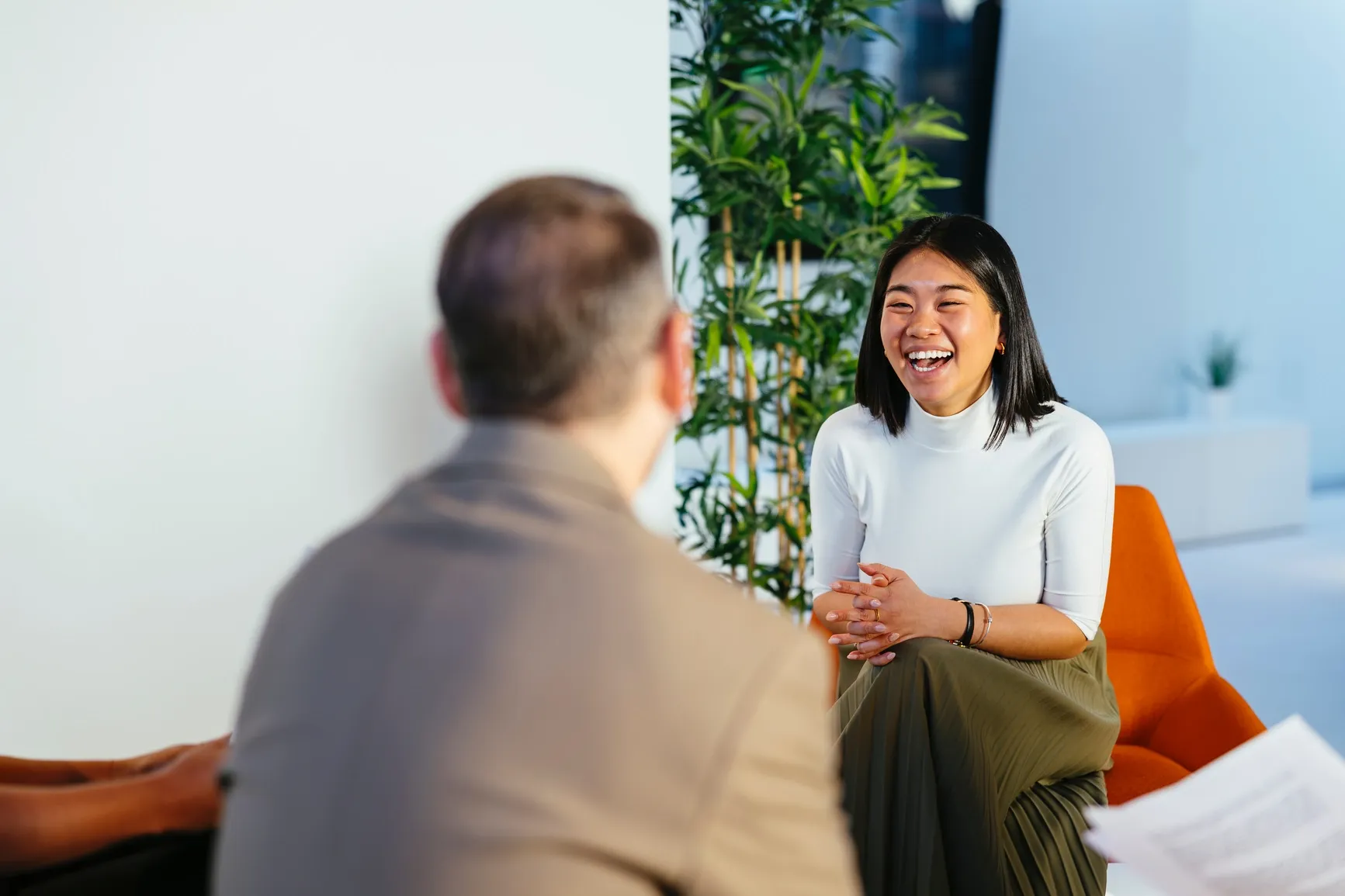 Two people having a relaxed, friendly chat in a modern office at ratepay GmbH, finance and banking industry.