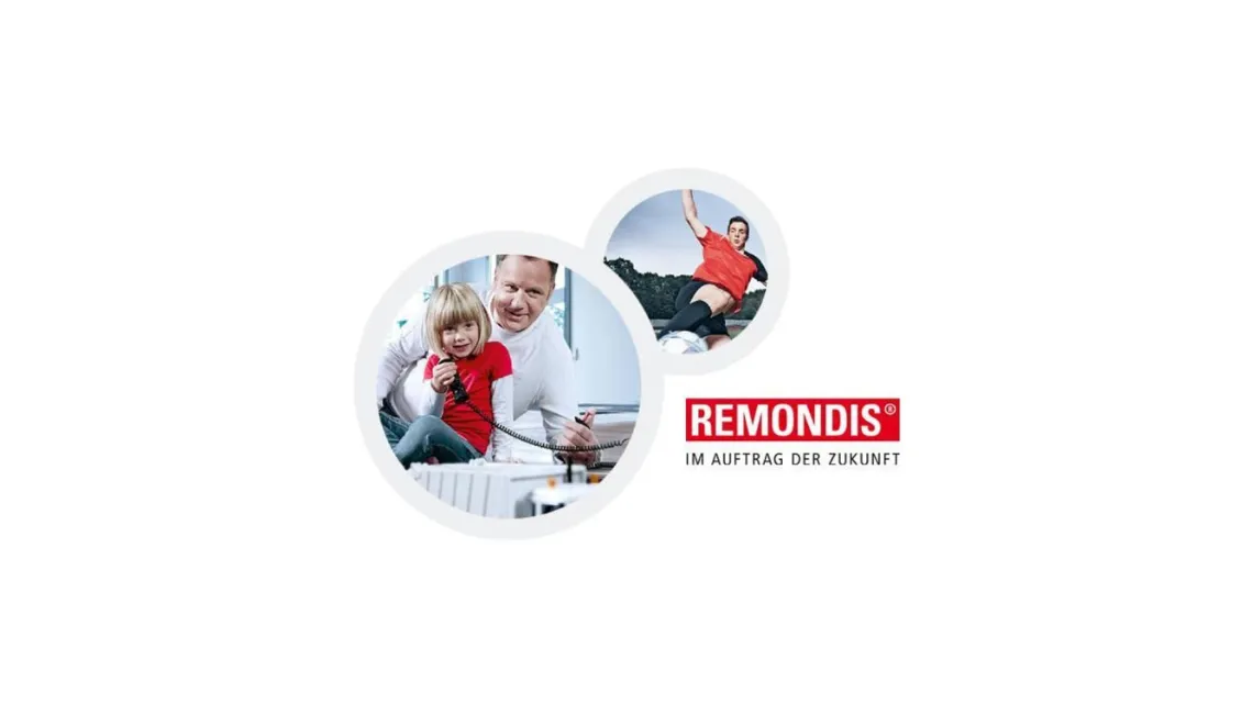 Zwei Personen, ein Kind und ein Erwachsener, sowie ein sportlich aktiver Jugendlicher, daneben das REMONDIS-Logo mit dem Slogan „Im Auftrag der Zukunft“.
