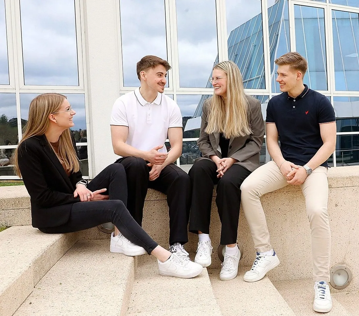 Gruppenfoto junge Leute 