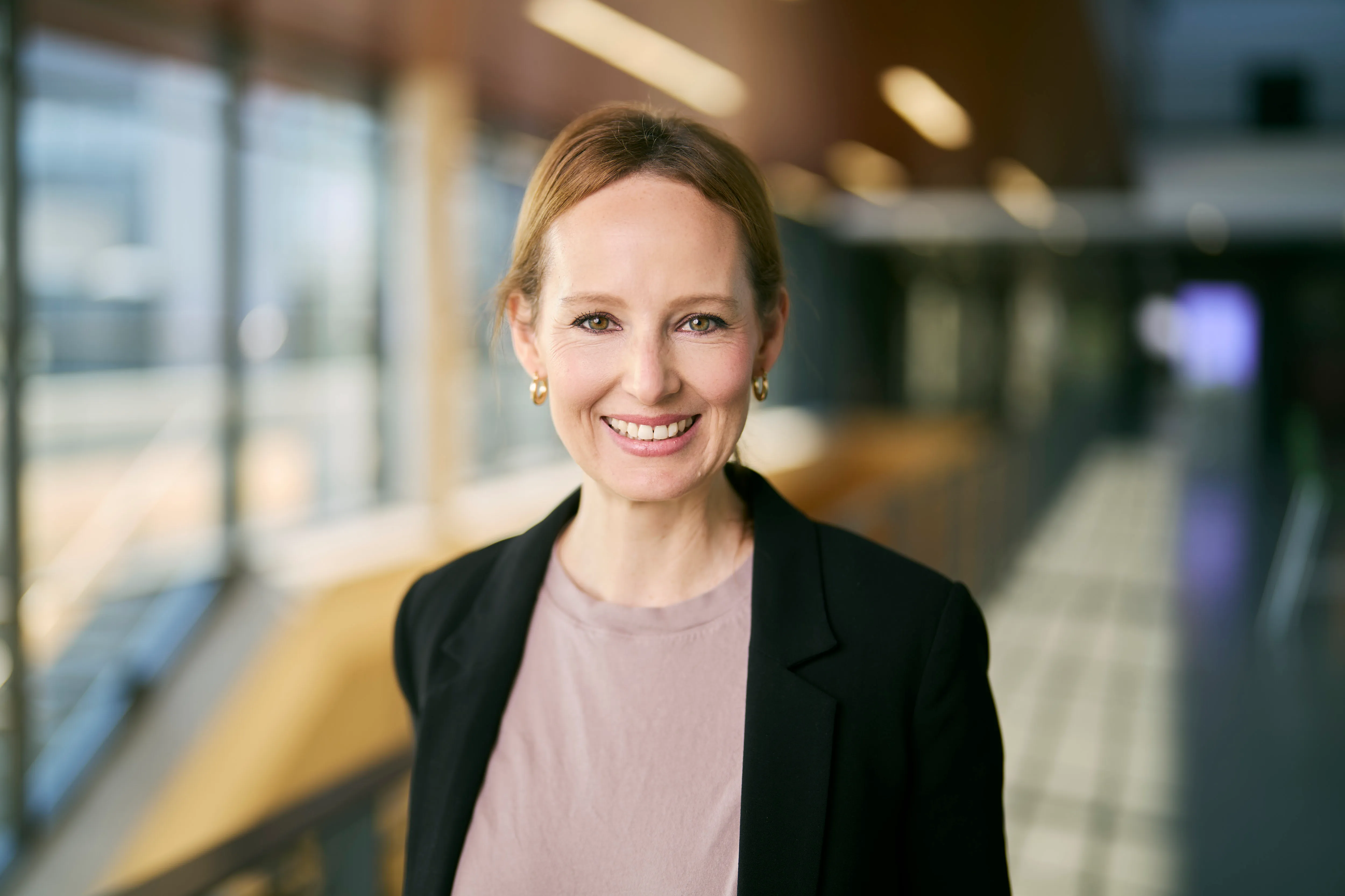 Das Foto zeigt Julia Buschmann, HR Managerin Employer Branding