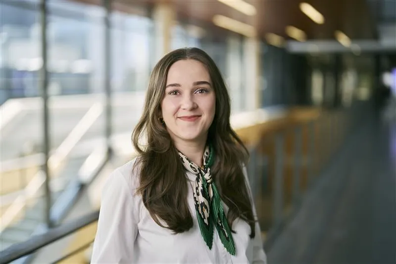 Das Foto zeigt Christina Späth, HR Mitarbeiterin im Young Talents Team.