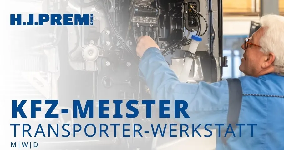 Moderne Architektur mit weißen Wänden und geometrischen Formen, passend für die innovative Automobilindustrie von Stellantis.