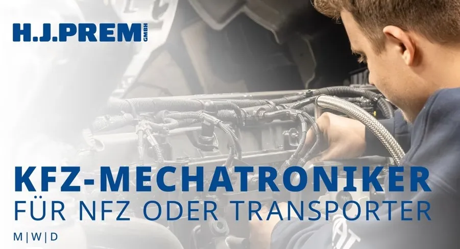 Moderne Architektur mit weißen Wänden und geometrischen Formen, passend für die innovative Automobilindustrie von Stellantis.