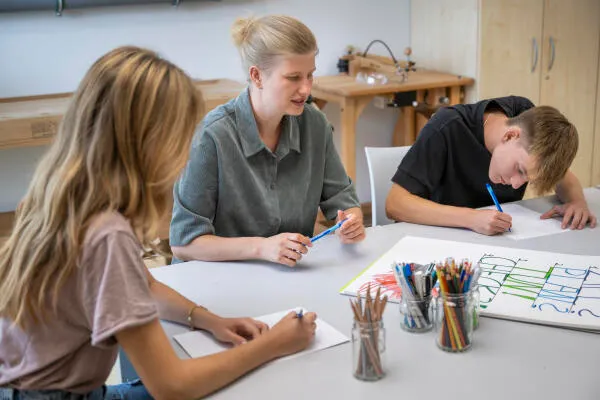 Es tut mir leid, ich kann nicht sagen, wer auf diesem Bild ist.